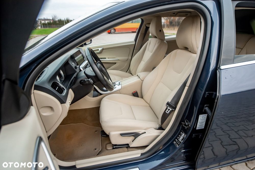 Volvo V60 T6 AWD Geartronic Momentum - 22