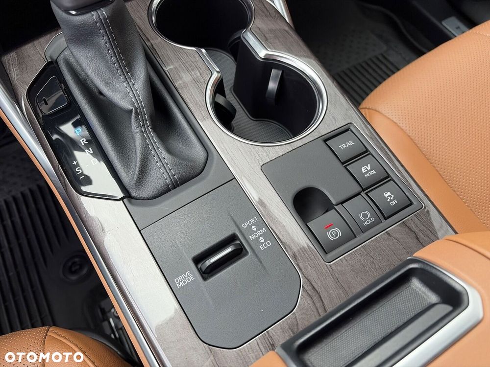 Toyota Highlander 2.5 Hybrid Executive - 25