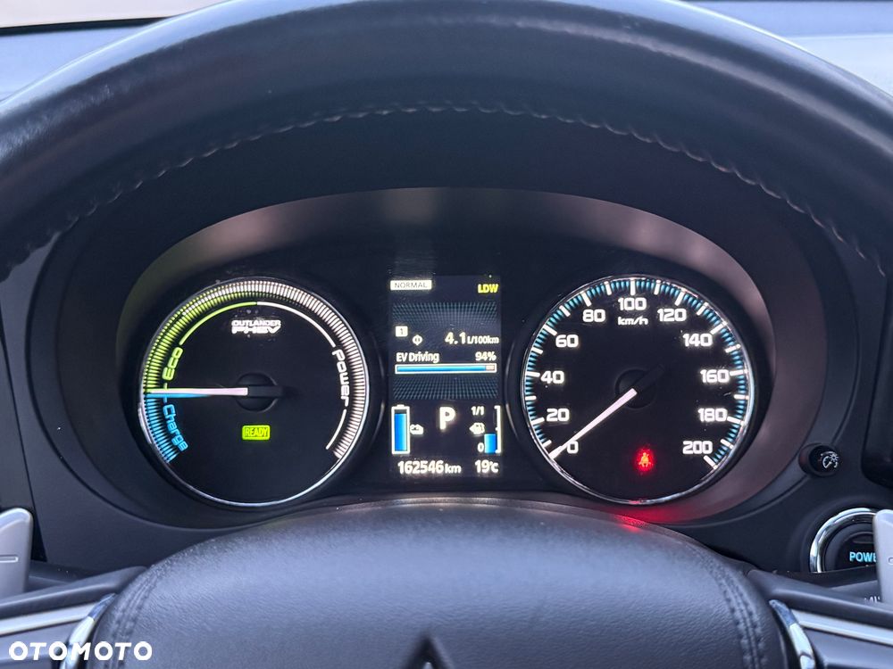 Mitsubishi Outlander 2.0 4WD Top - 35