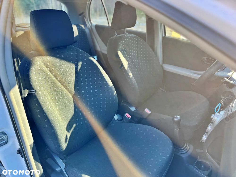 Toyota Yaris 1.0 Terra - 6