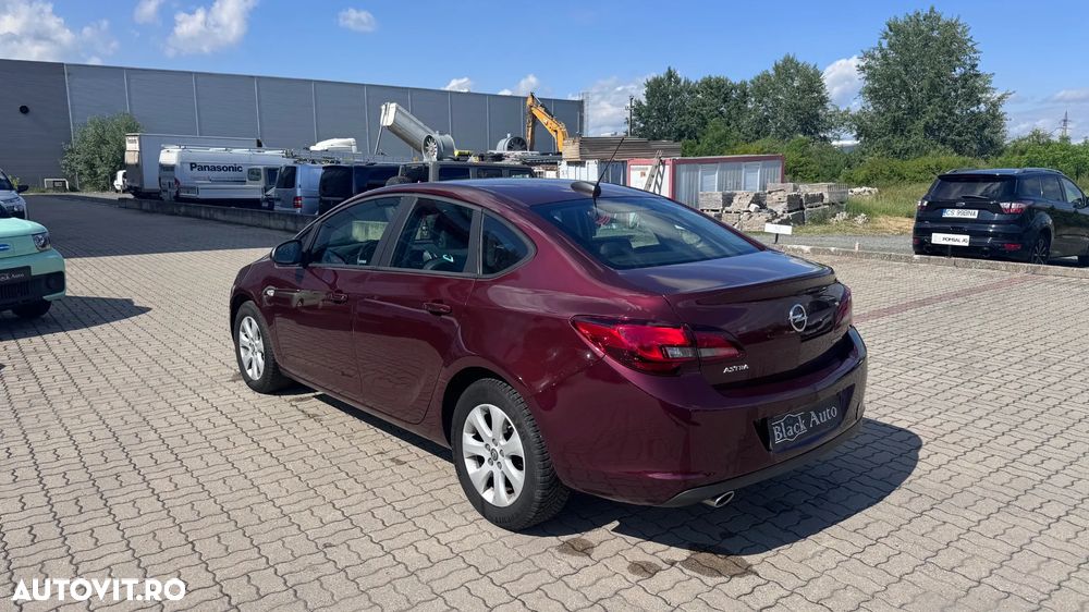 Opel Astra 1.4 Turbo ECOTEC Enjoy - 4