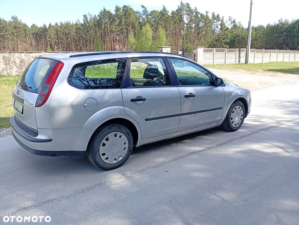 Ford Focus 2.0 Ghia - 6