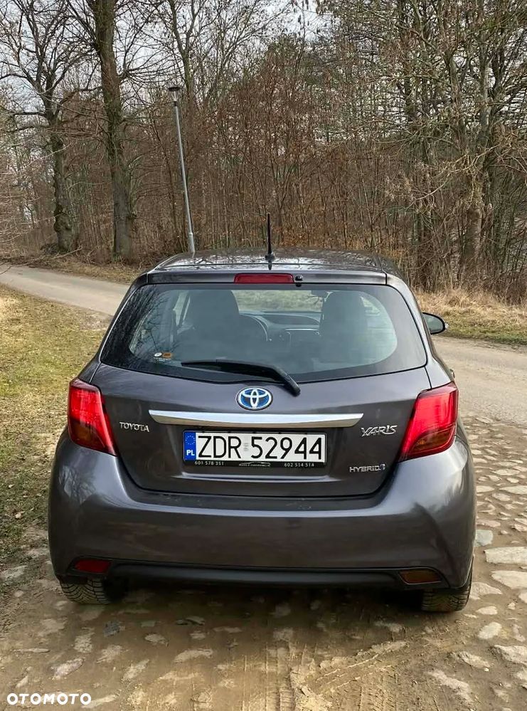 Toyota Yaris Hybrid 100 Life - 4