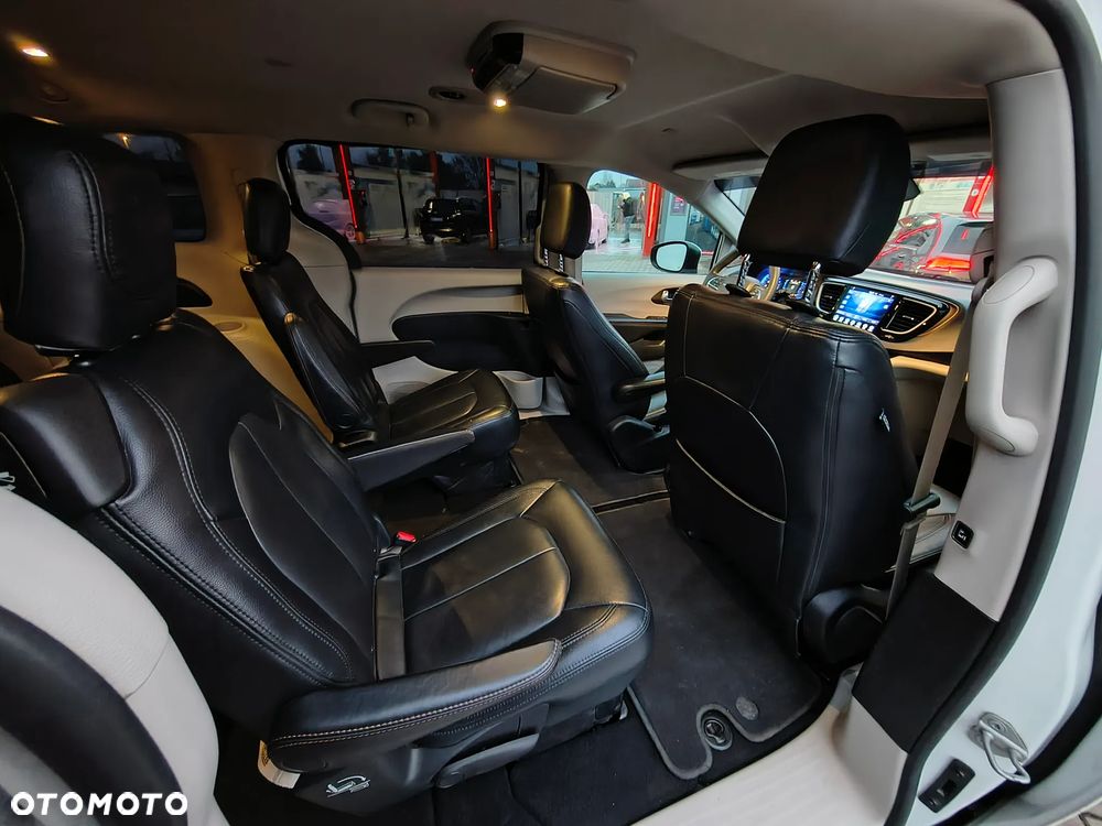 Chrysler Pacifica - 29