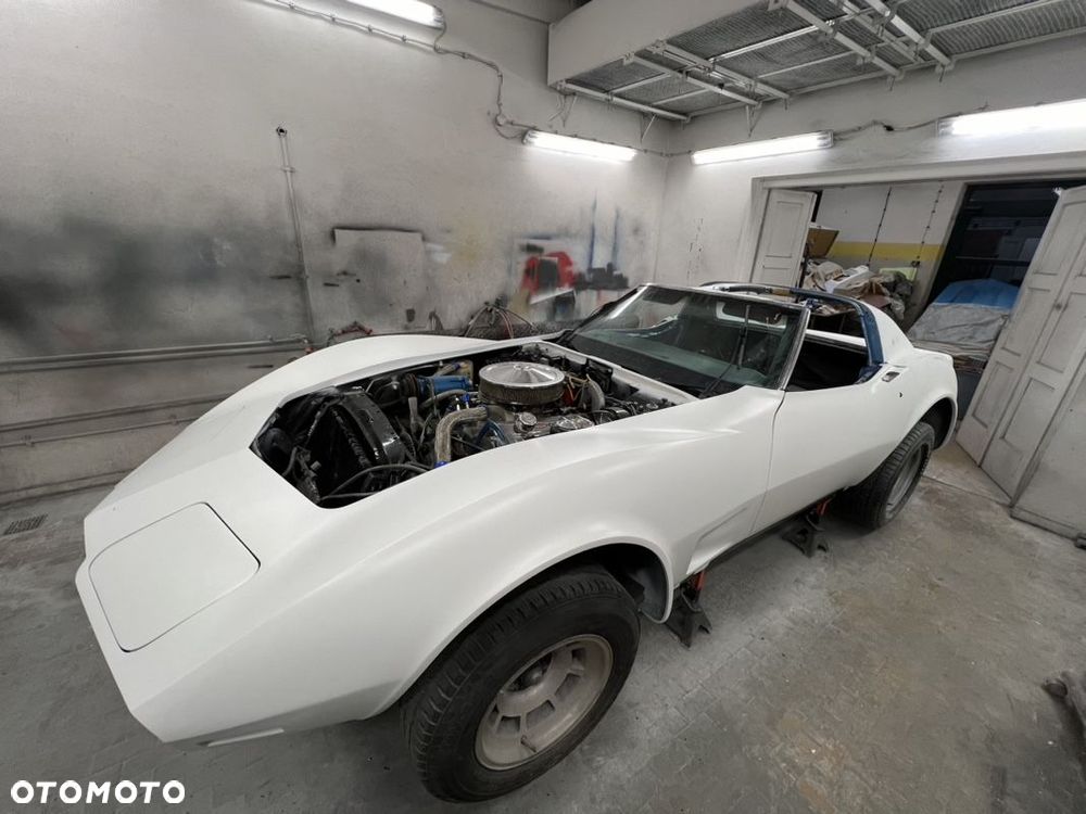 Chevrolet Corvette - 22