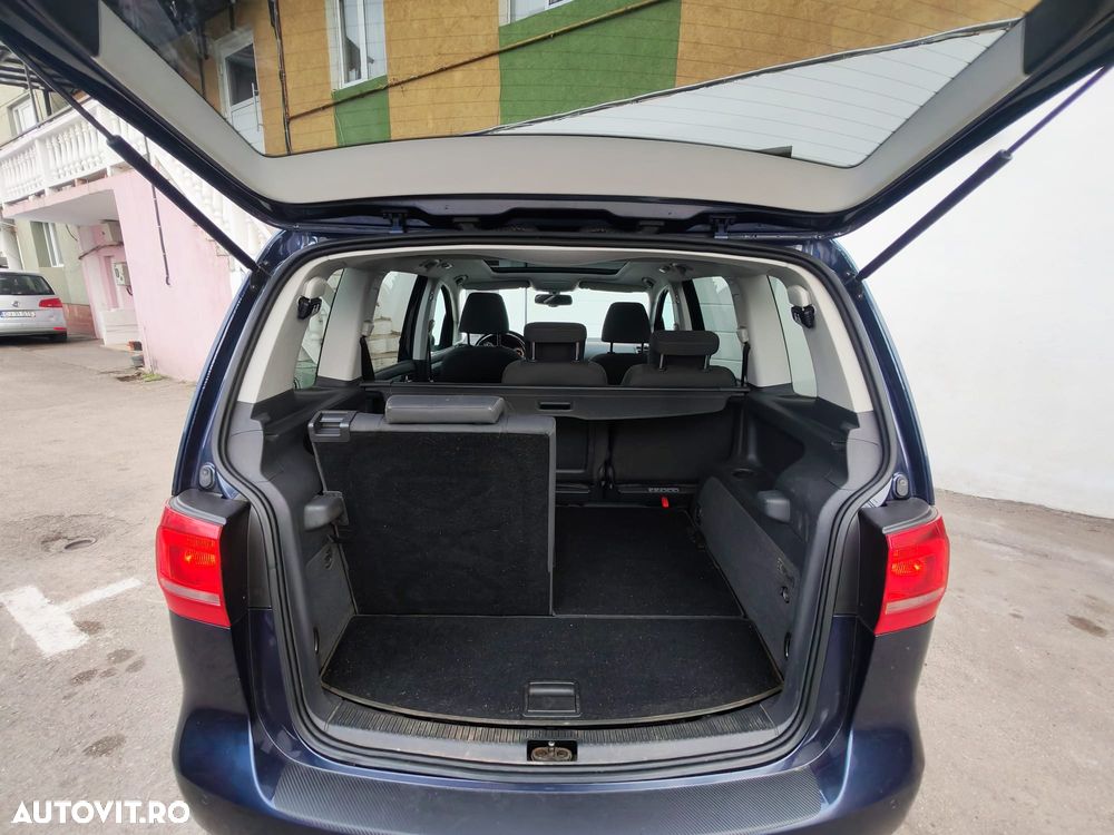 Volkswagen Touran 2.0 TDI DPF STYLE - 14