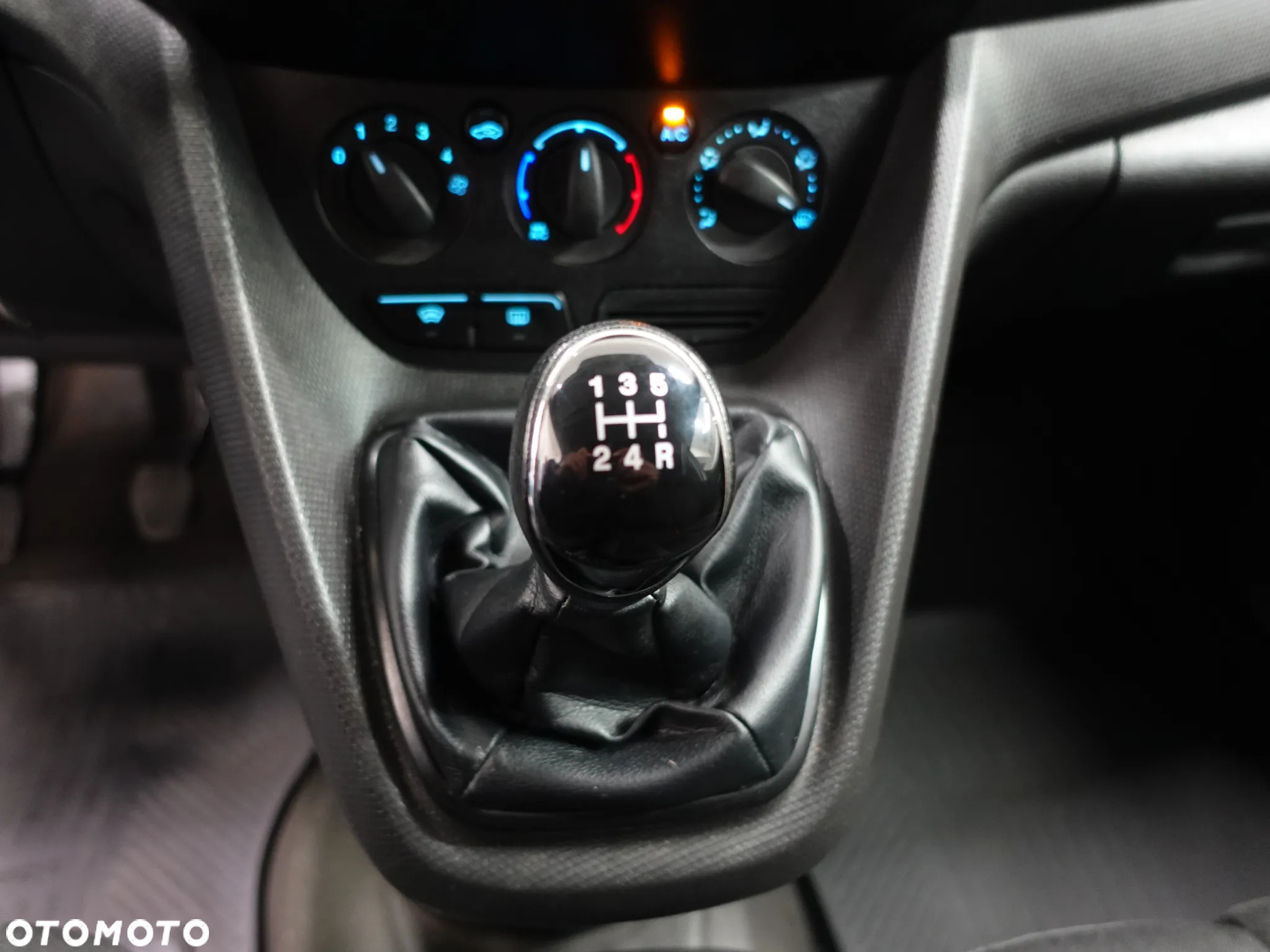 Ford Transit Connect - 30