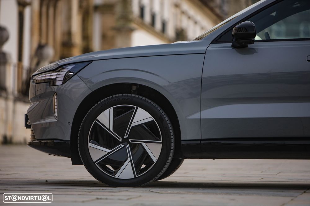 Volvo EX90 Twin Performance AWD Plus (7L) - 7