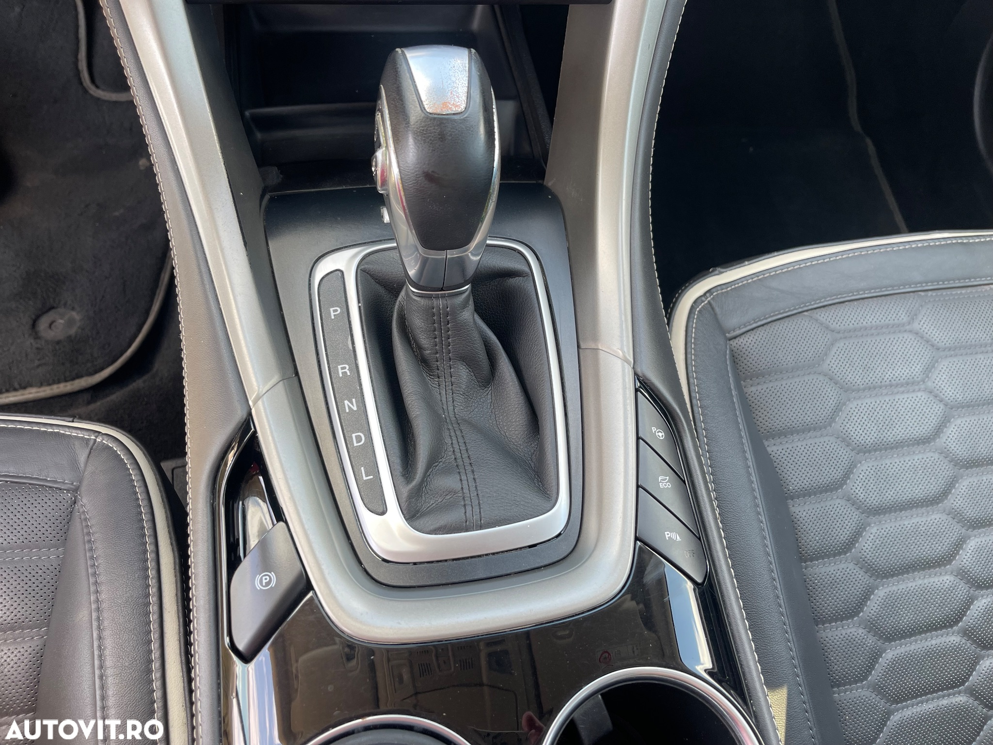 Ford Mondeo Vignale 2.0 Hybrid - 13