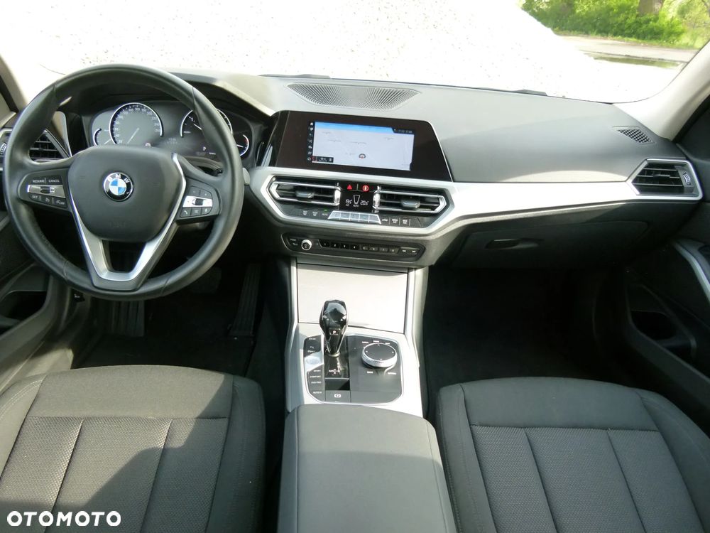 BMW Seria 3 320d Efficient Dynamics - 21