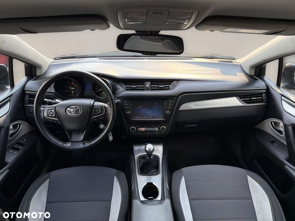 Toyota Avensis 2.0 D-4D Premium - 19