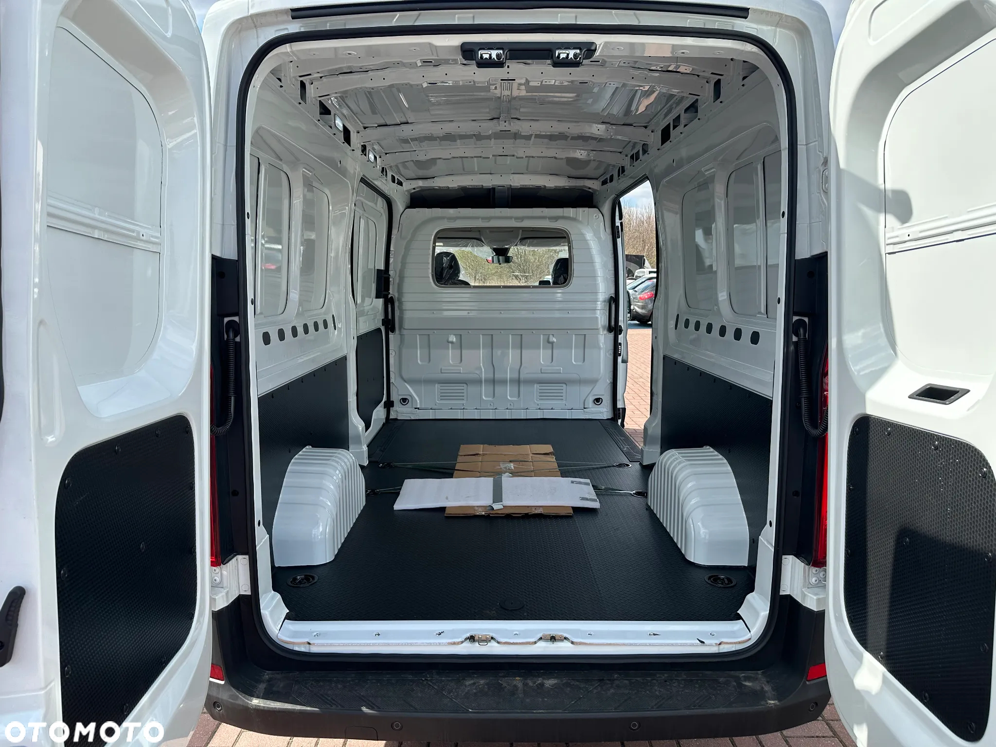 Maxus Deliver 9 - 7