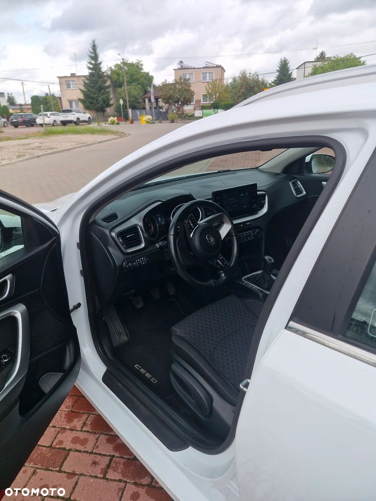 Kia Ceed 1.6 CRDi mHEV M - 13