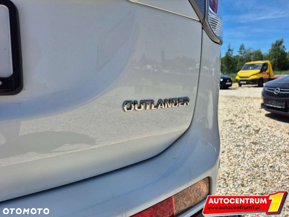 Mitsubishi Outlander - 11