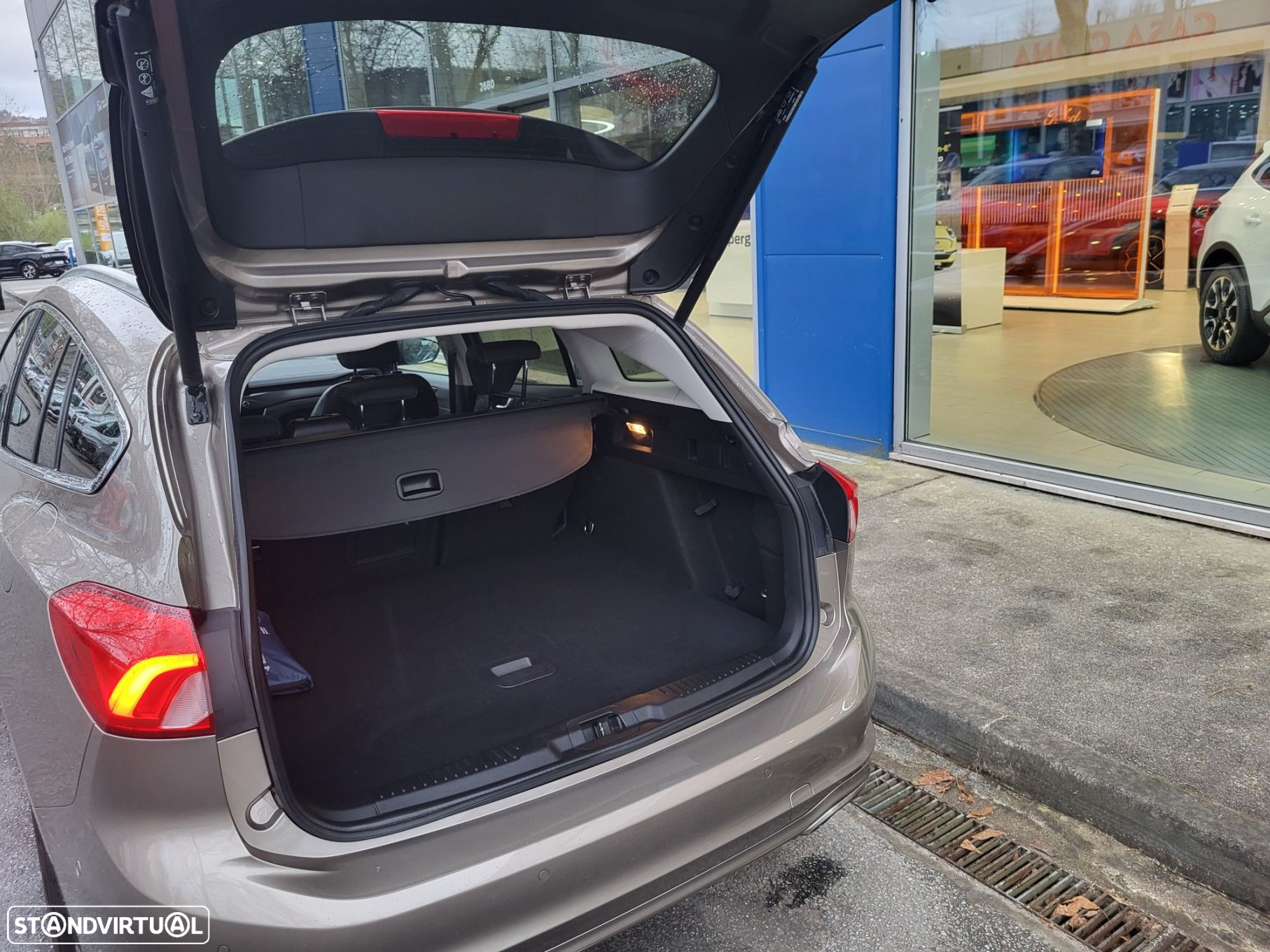 Ford Focus SW 1.5 TDCi EcoBlue Vignale - 5