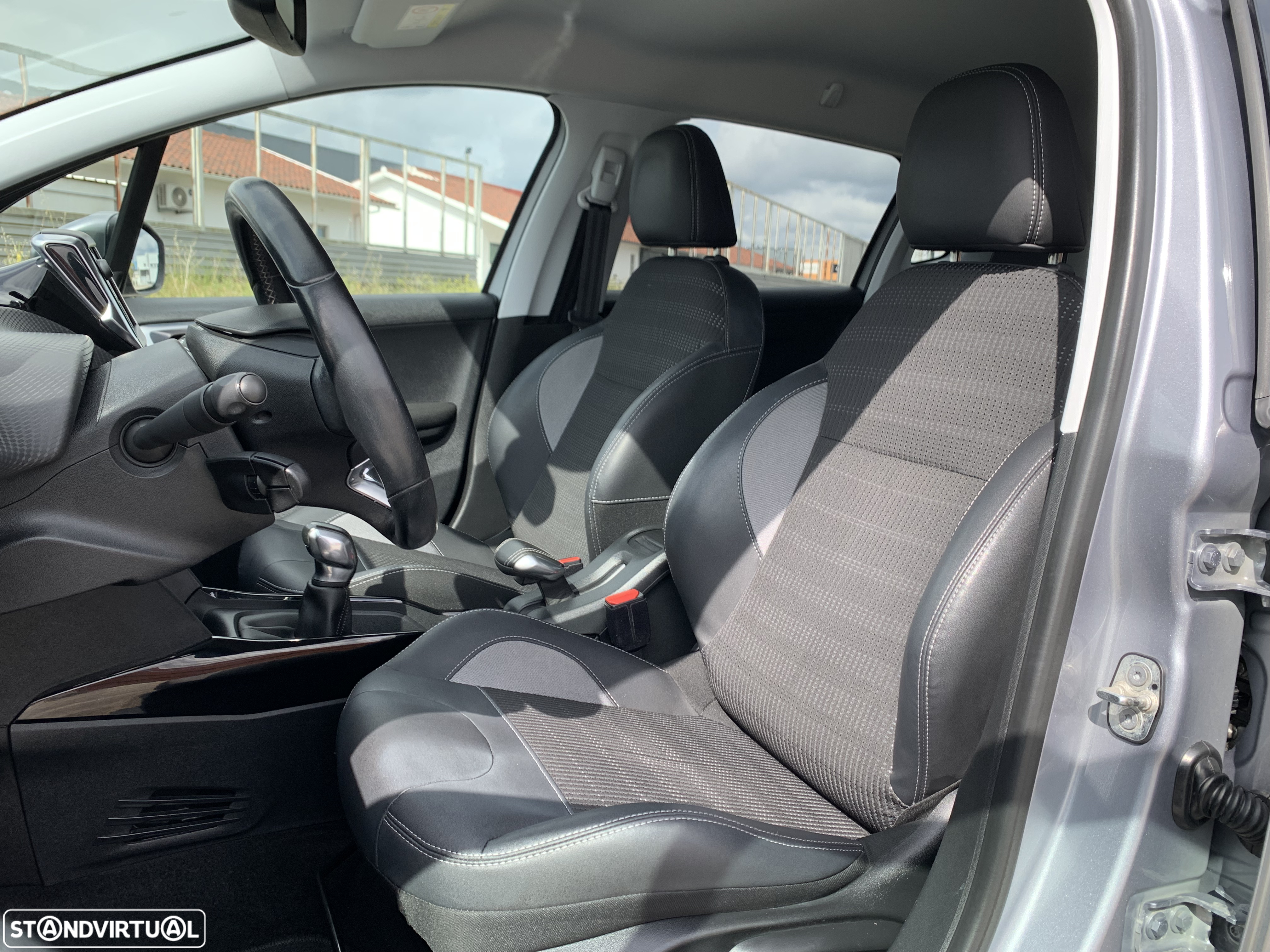 Peugeot 2008 1.2 PureTech Allure - 9