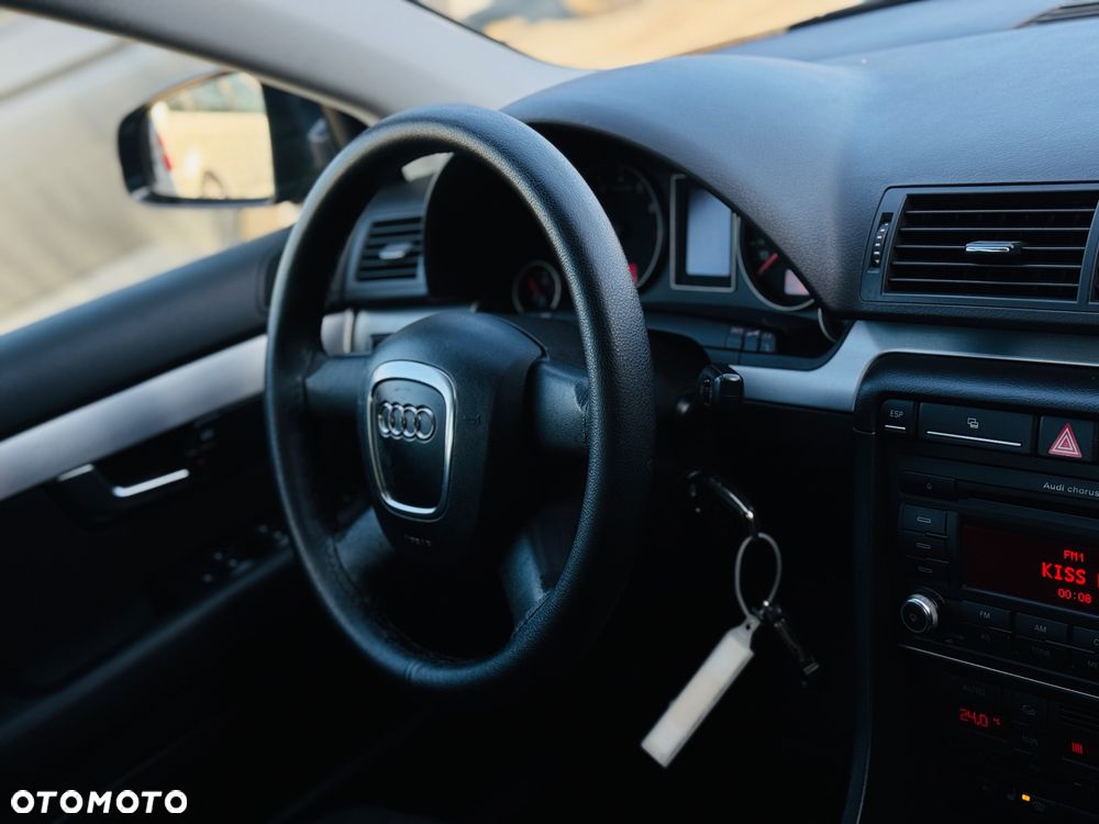 Audi A4 Limousine - 8