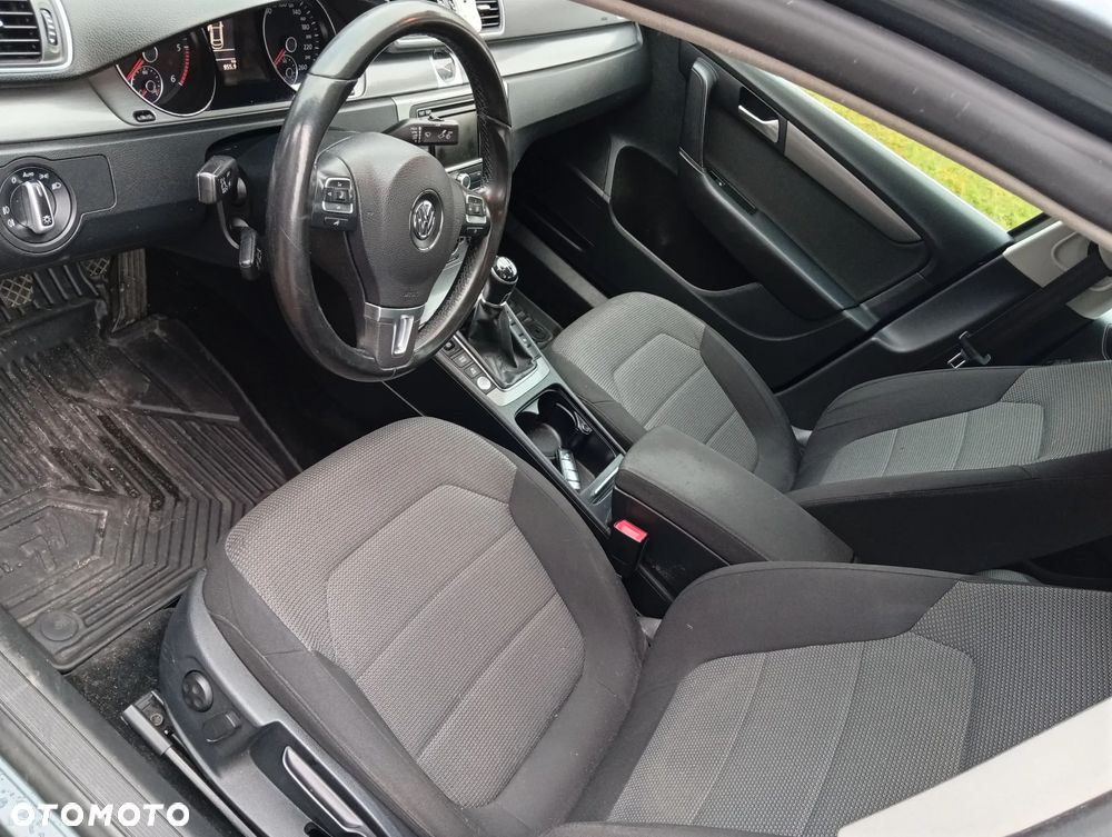 Volkswagen Passat 2.0 TDI Comfortline - 10