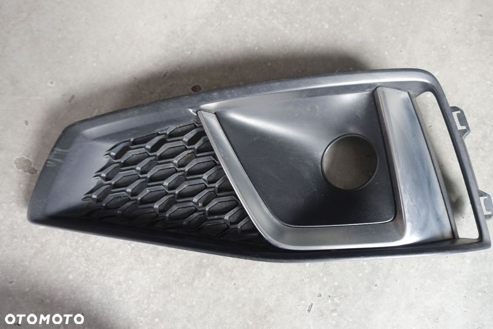 KRATKA ZDERZAKA LEWA AUDI A4 B9 S-LINE 8W0 - 1