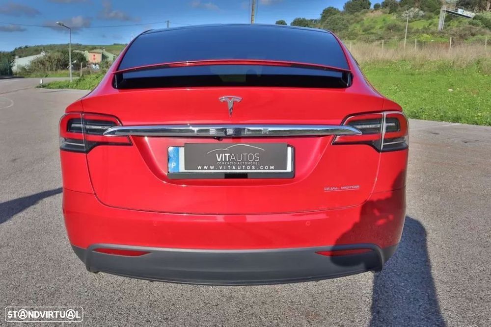 Tesla Model X - 5