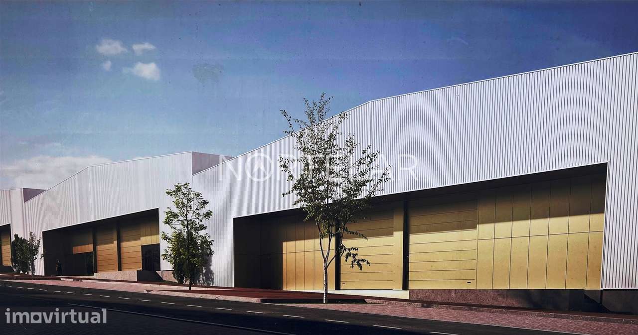 Armazém para Venda na Zona Industrial de Ribeirão, Vila Nova de Famali - Grande imagem: 2/4