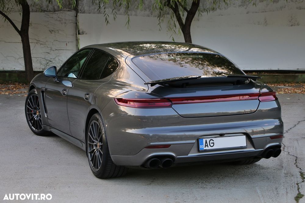 Porsche Panamera 4.8 PDK GTS - 3