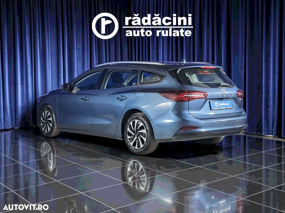 FORD Focus 2023 — imagine 8