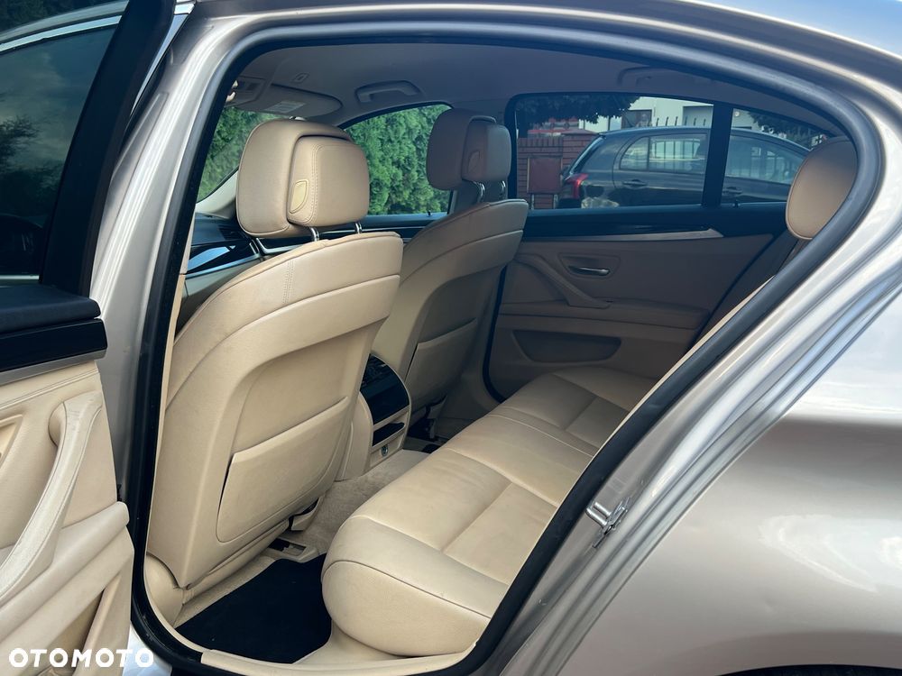 BMW Seria 5 523i - 6