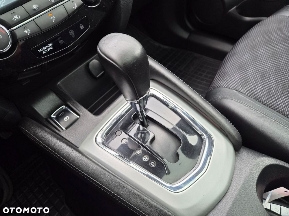 Nissan Qashqai 1.6 DCi Xtronic TEKNA - 16