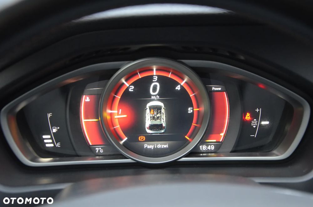 Volvo V40 Cross Country D2 Momentum - 24