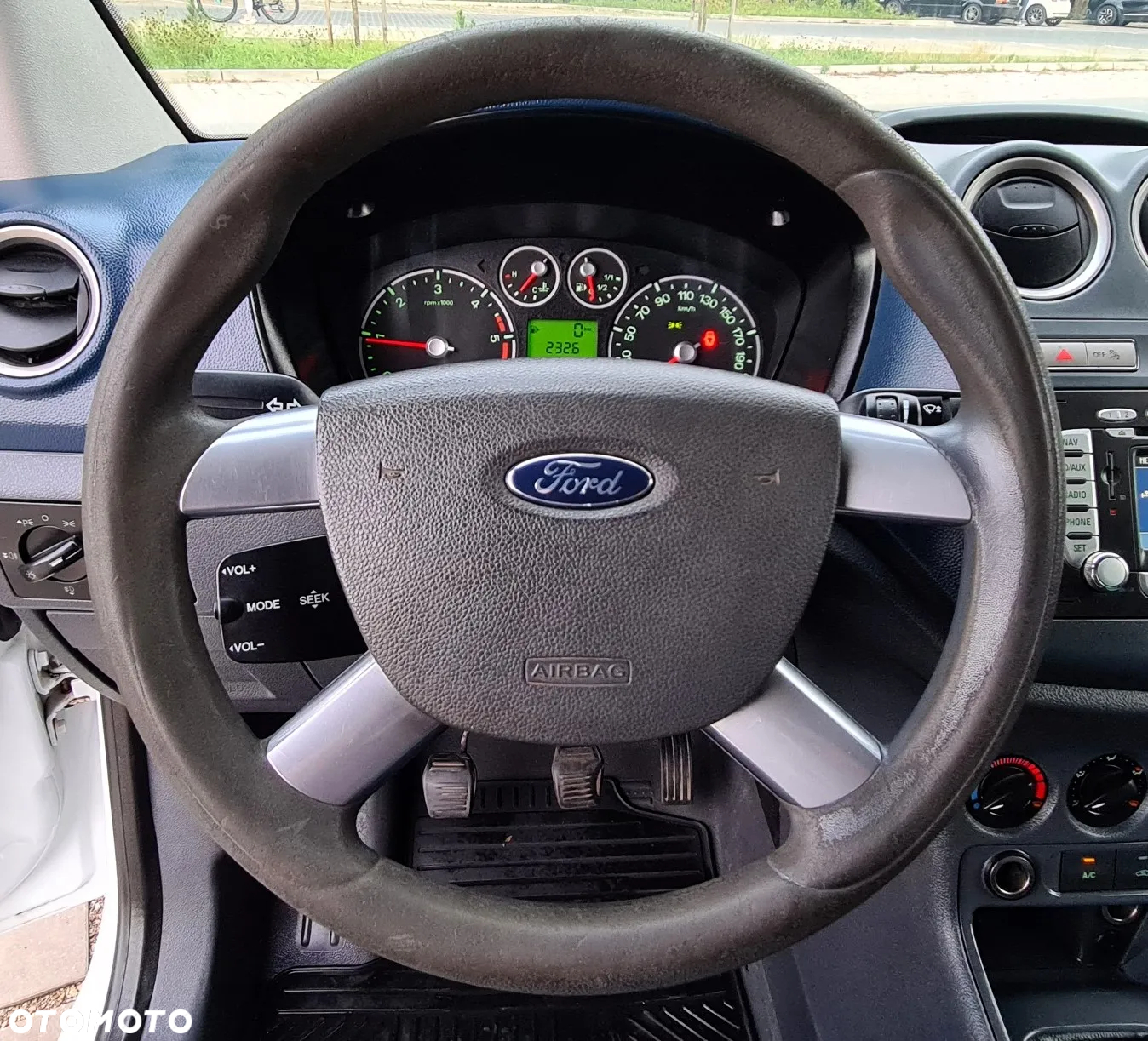 Ford TRANSIT TOURNEO CONNECT MAXI - 26