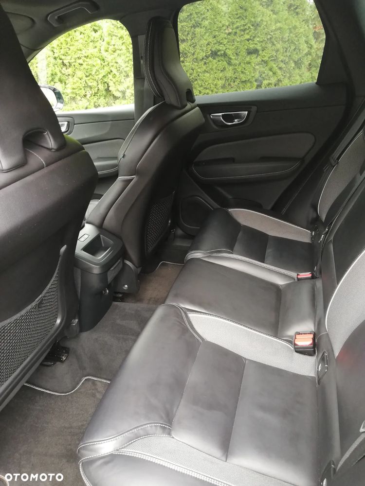 Volvo XC 60 B5 D AWD R-Design - 9