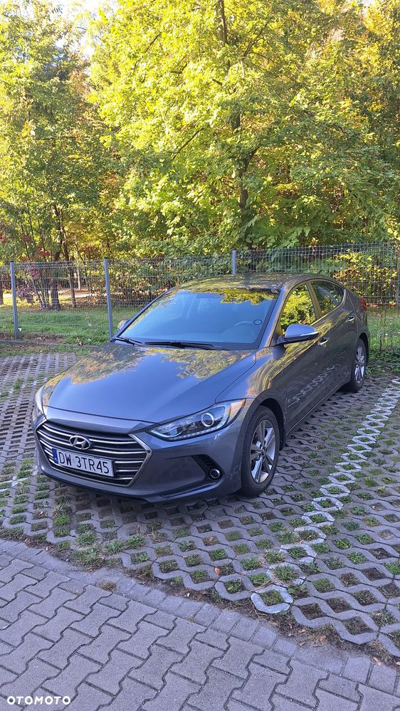 Hyundai Elantra - 2