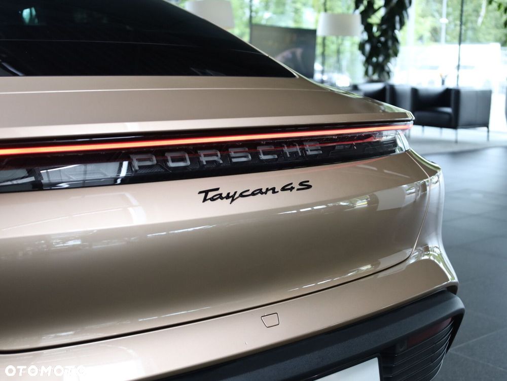 Porsche Taycan - 24