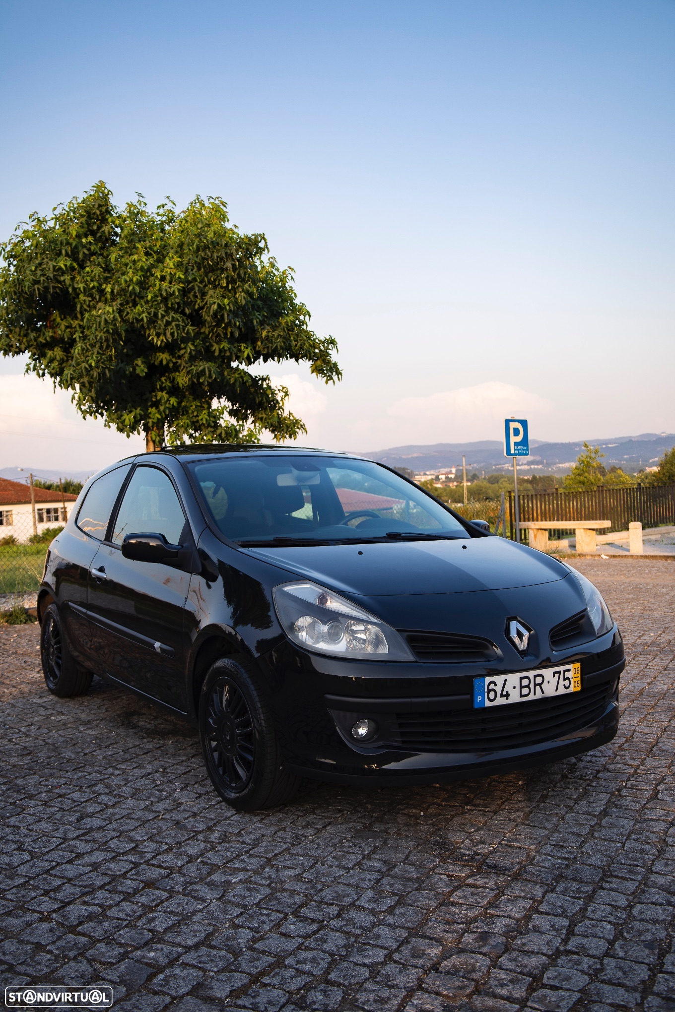 Renault Clio 1.2 16V Confort Authentique - 2