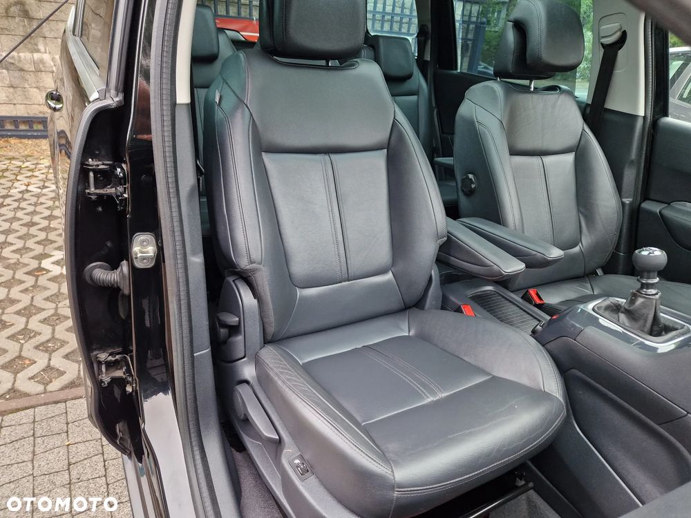 Peugeot 5008 HDI FAP 150 Allure - 32