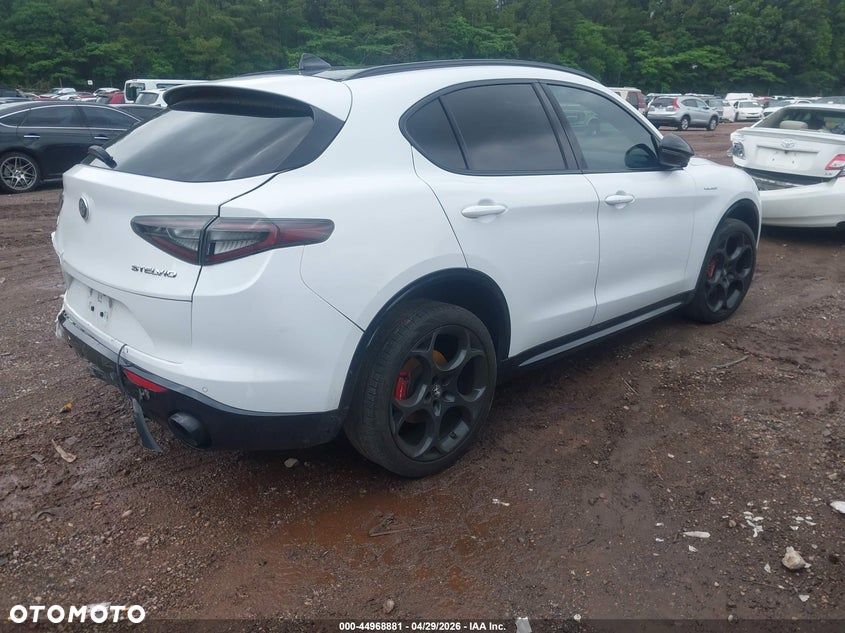 Alfa Romeo Stelvio 2.0 Turbo 16V AT8-Q4 Sprint - 4