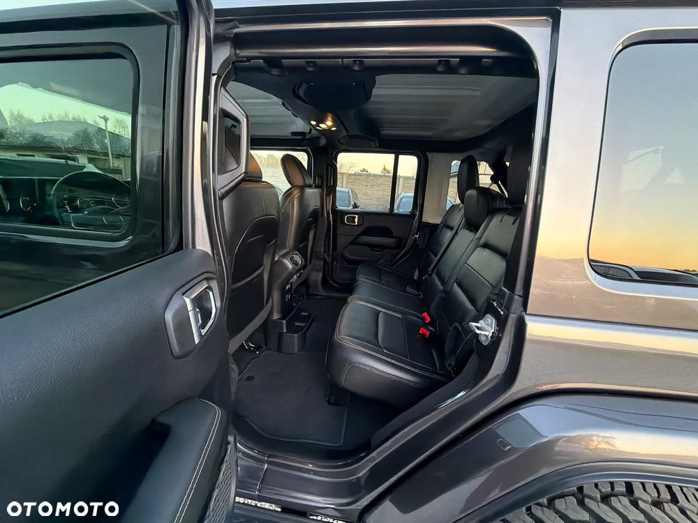 Jeep Wrangler 3.6 Unlim Sahara - 28