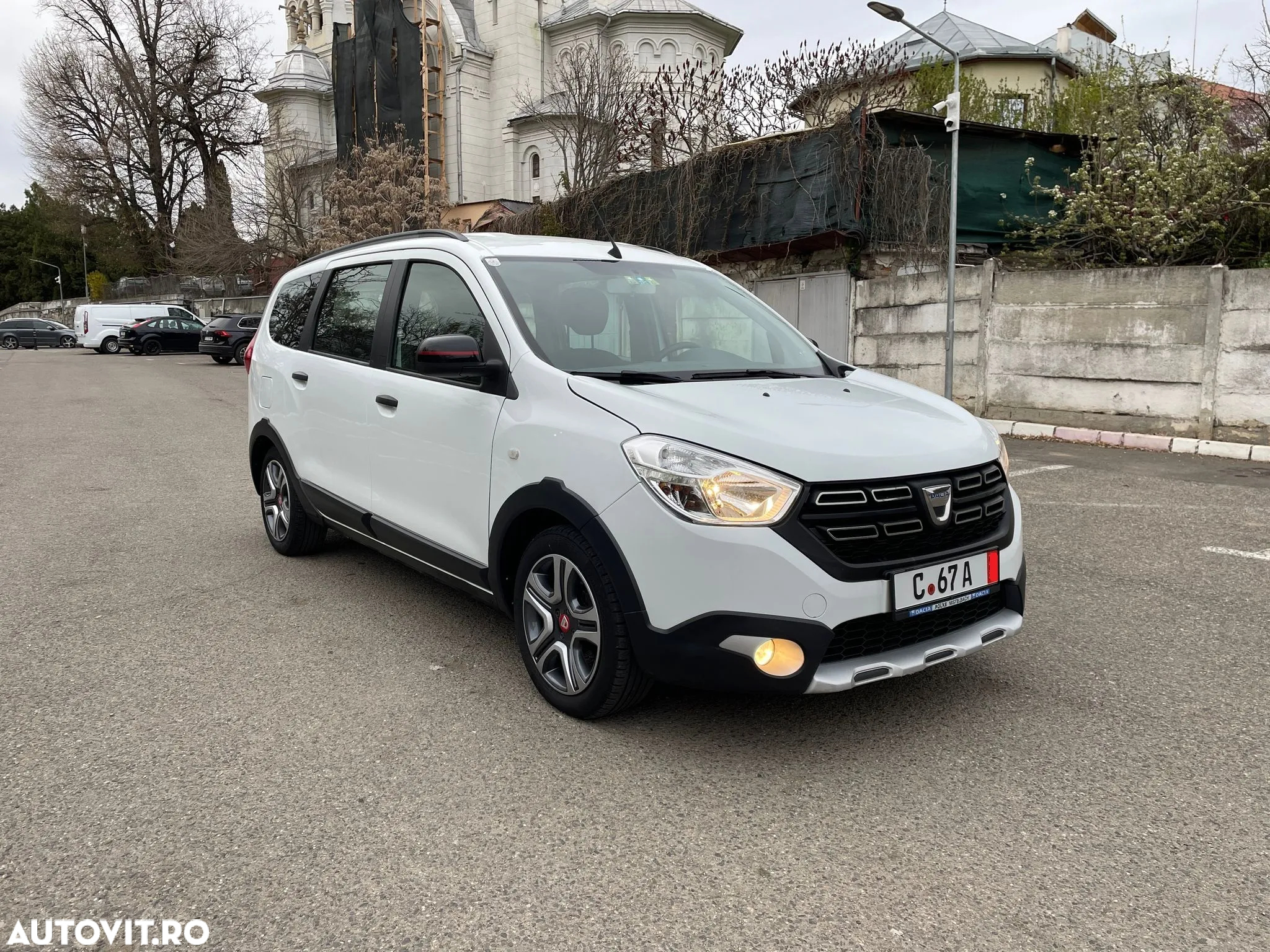 Dacia Lodgy TCe 130 GPF Stepway - 12