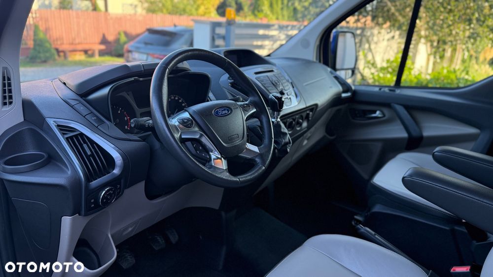 Ford Tourneo Custom - 35