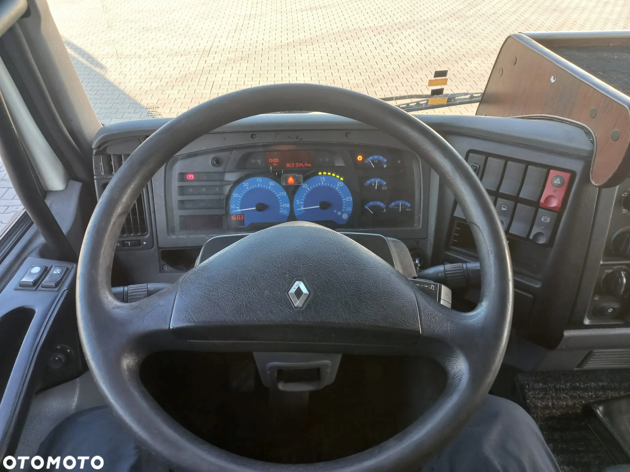 Renault MIDLUM - 17