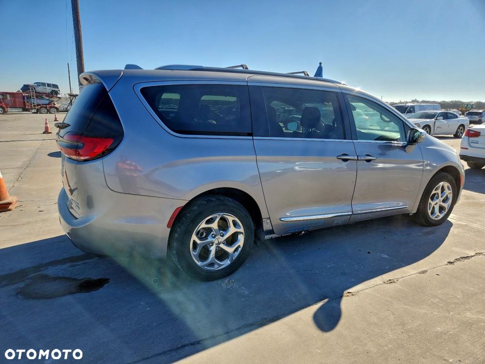 Chrysler Pacifica - 4