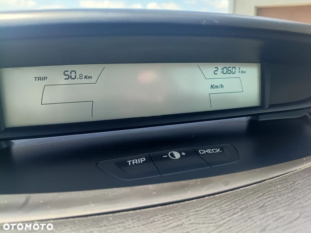 Citroën C4 1.6 HDi VTR - 9