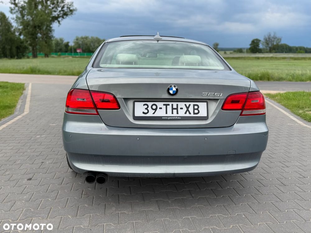 BMW Seria 3 325i - 5