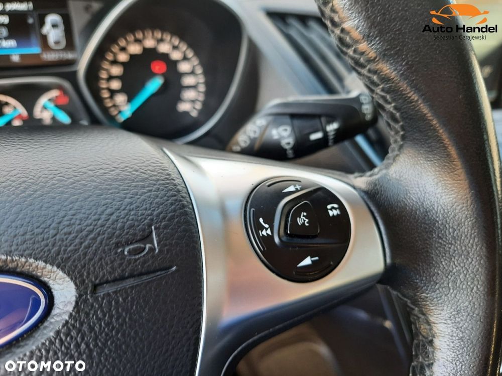 Ford Kuga 1.5 EcoBoost 2x4 Titanium - 24