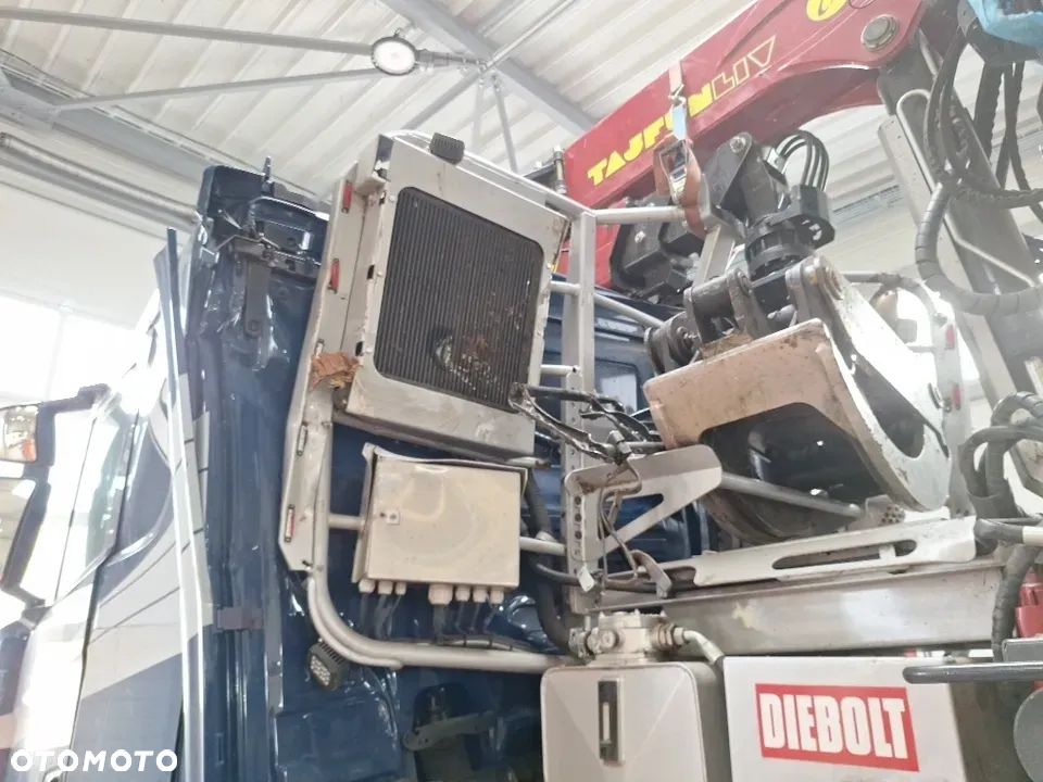 Scania R660 6x4  do drewna dzwig - 9