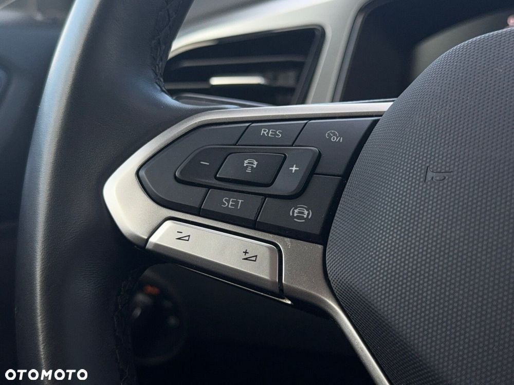 Volkswagen T-Roc - 17