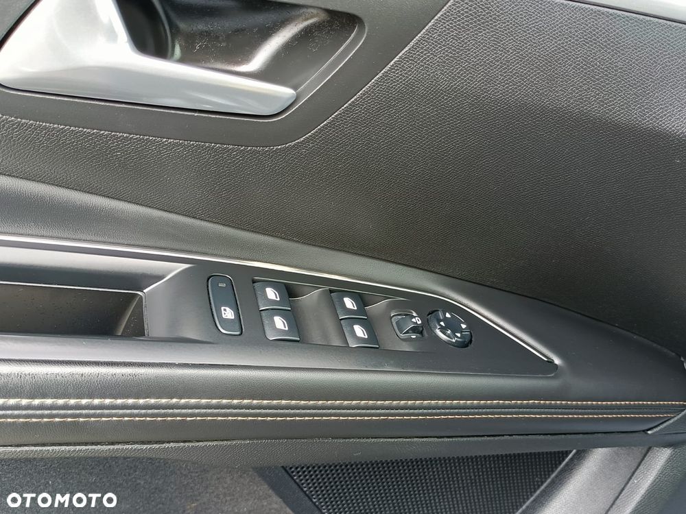 Peugeot 5008 BlueHDi 120 Allure - 31