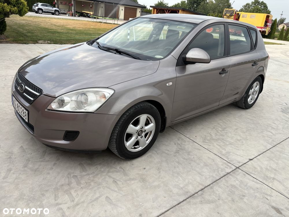 Kia Ceed - 1