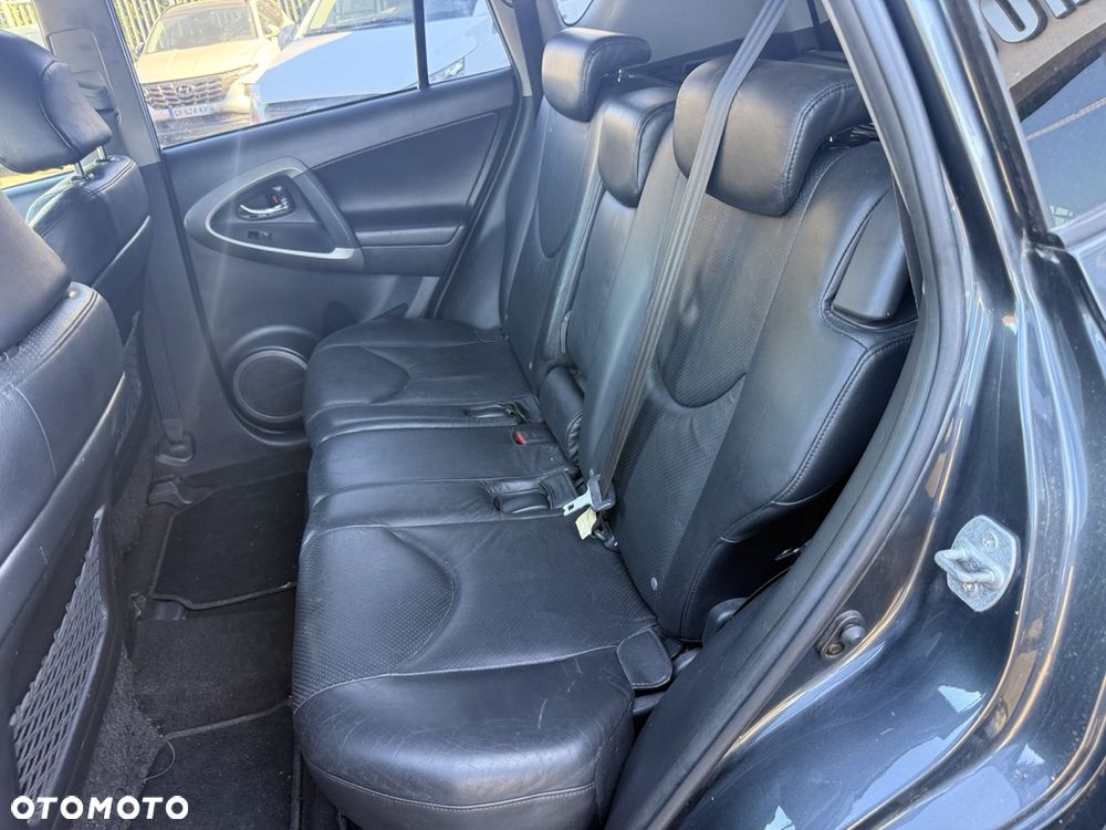 Toyota RAV4 - 8